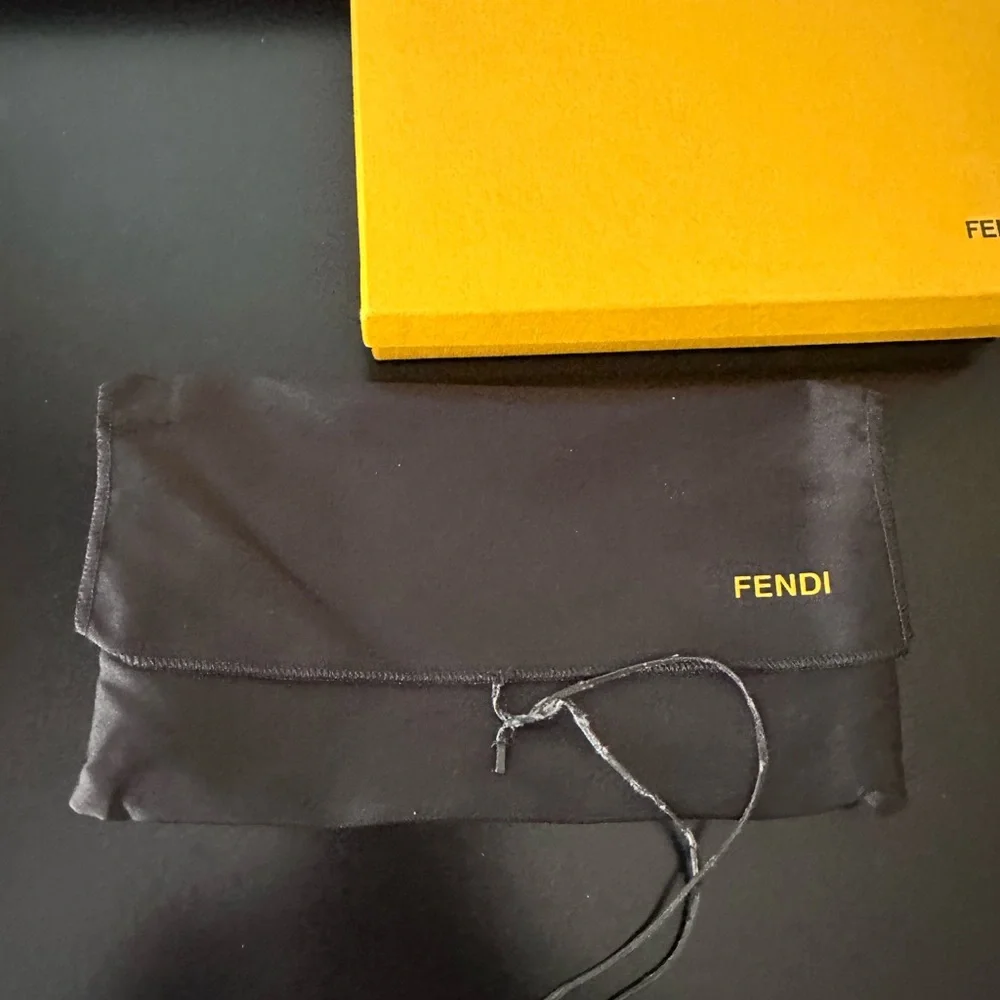 FENDI BAGUETTE WALLET PRISTINE CONDITION